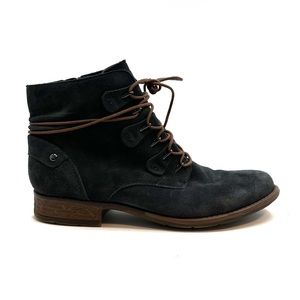 Earth | Boone Navy Suede Ankle Boot Size 9.5